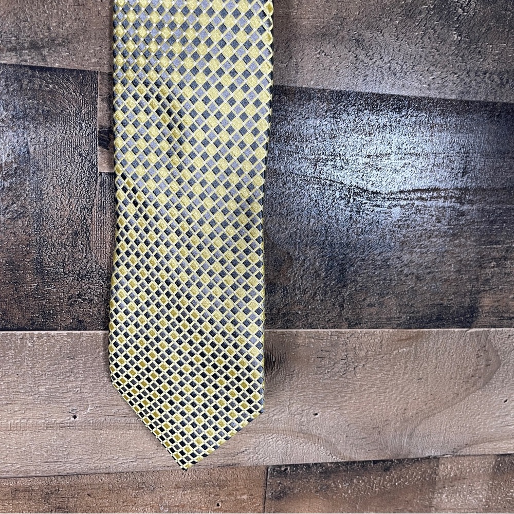 Donald Trump Tie‎ Gold Diamond pattern 60"x 3.5"